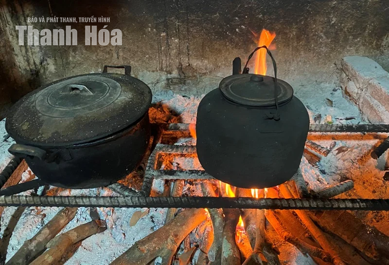 Mỗi buổi sáng mẹ vẫn thường dậy sớm