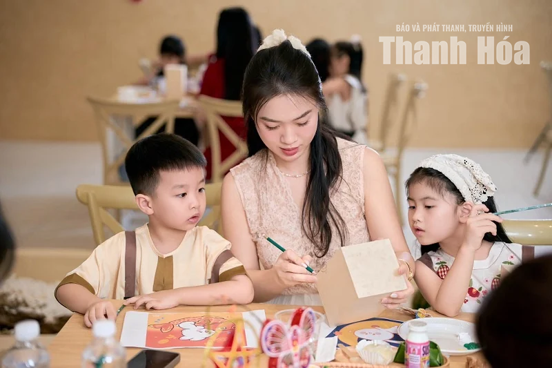Cùng nhau vẽ nên mùa trăng