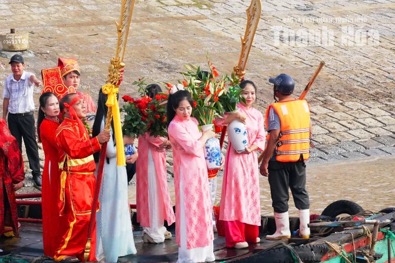 Giữ gìn nét đẹp văn hóa tín ngưỡng qua lễ dâng hương Đức vua Thông Thủy Nẹ Sơn