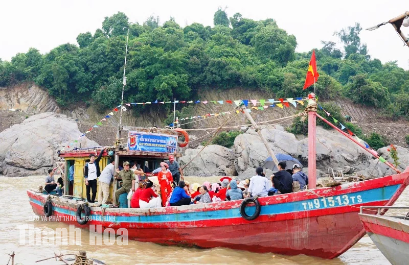 Giữ gìn nét đẹp văn hóa tín ngưỡng qua lễ dâng hương Đức vua Thông Thủy Nẹ Sơn
