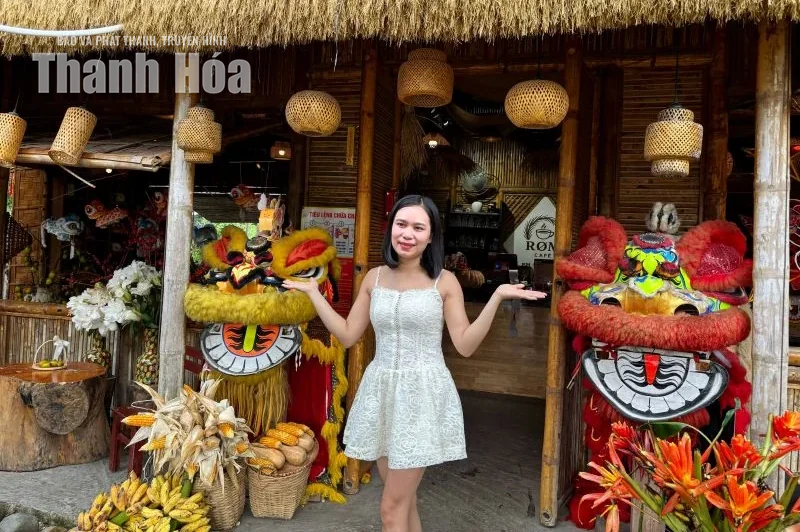Giới trẻ Thanh Hóa hào hứng chụp ảnh Tết Trung thu