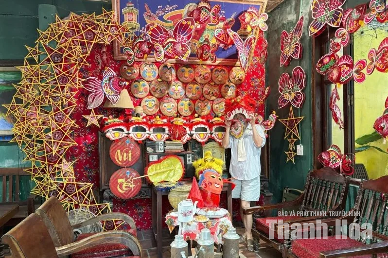 Giới trẻ Thanh Hóa hào hứng chụp ảnh Tết Trung thu