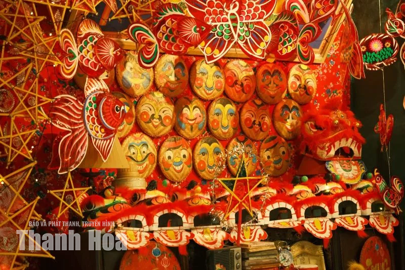 Giới trẻ Thanh Hóa hào hứng chụp ảnh Tết Trung thu