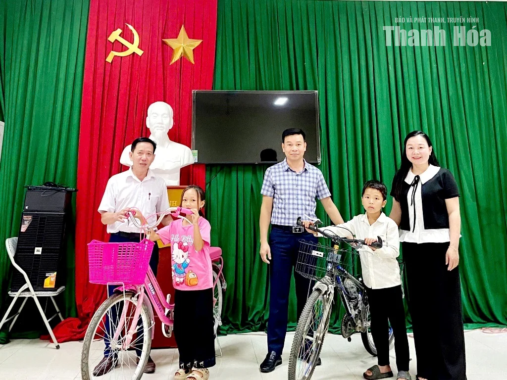 Những khoảnh khắc ngọt ngào dành cho trẻ yếu thế trong mùa Trung thu