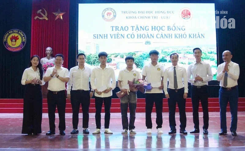Khoa Chính trị - Luật, Trường Đại học Hồng Đức chào đón tân sinh viên