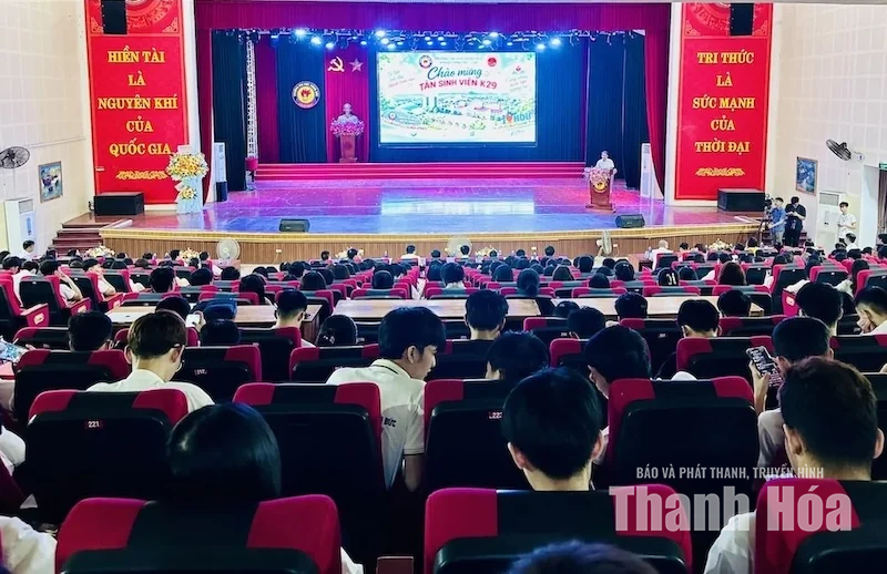 Khoa Chính trị - Luật, Trường Đại học Hồng Đức chào đón tân sinh viên