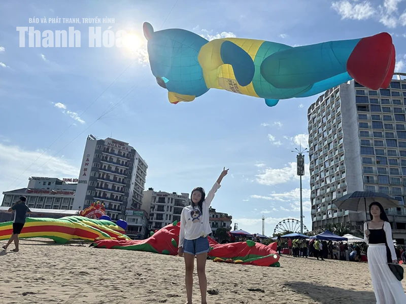 “Chạm” mùa biển vắng