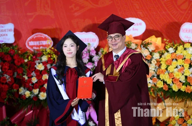 Thắp sáng tương lai giữa những gian khó đời thường