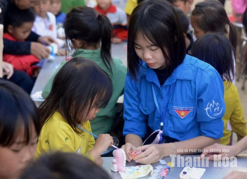 Thắp sáng tương lai giữa những gian khó đời thường