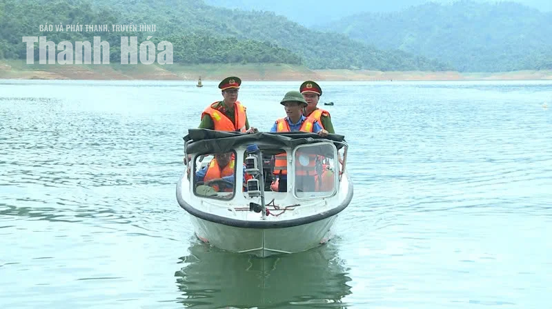 Giữ an toàn trên lòng hồ Cửa Đạt