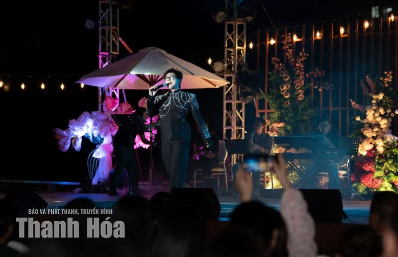 Cả trời thương nhớ, gửi trọn một đêm