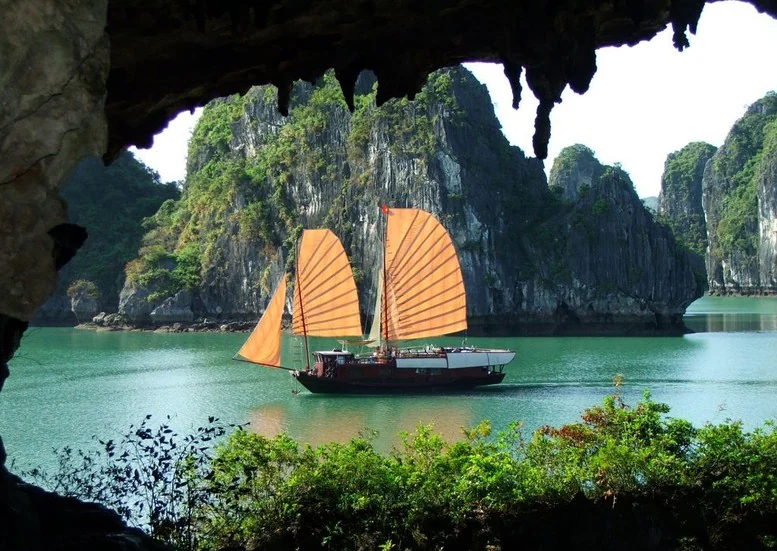Vịnh Hạ Long - kỳ quan nên đến chiêm ngưỡng một lần trong đời
