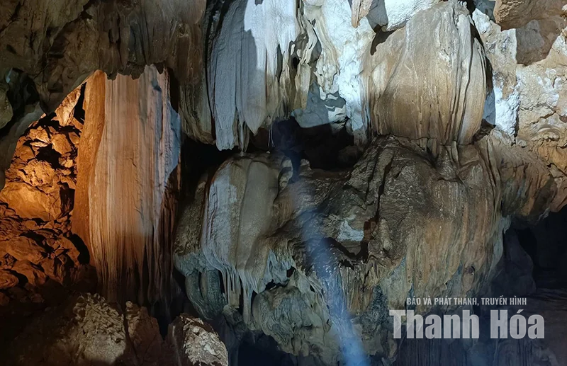 Chạm vào thế giới trong “lòng đất”