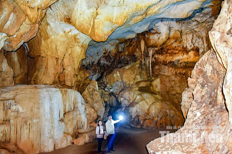 Chạm vào thế giới trong “lòng đất”