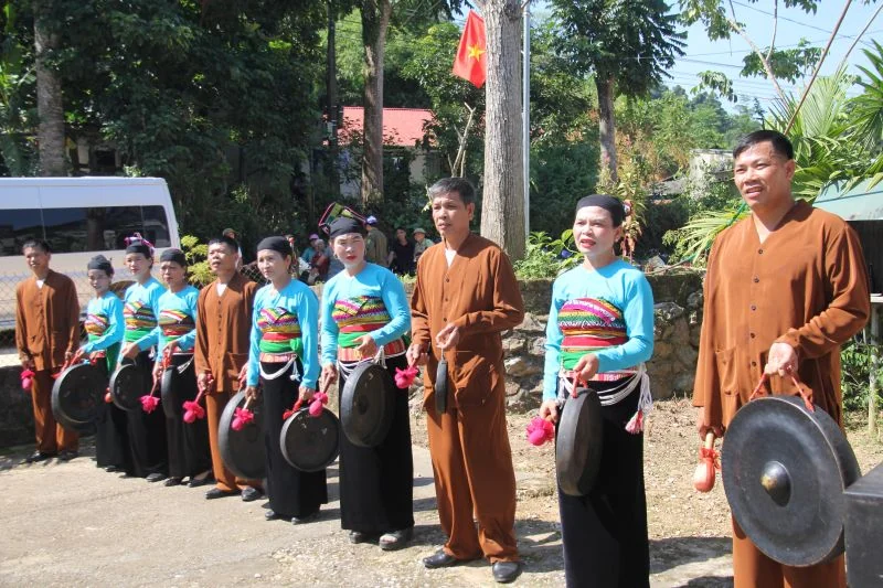 Giữ sắc Mường trong trang phục truyền thống