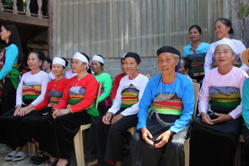 Giữ sắc Mường trong trang phục truyền thống