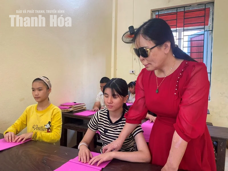 Gieo tri thức, thắp sáng niềm tin