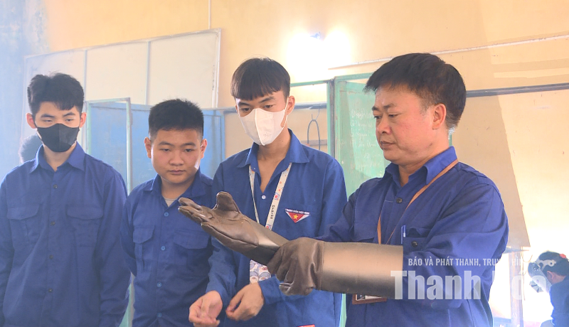Đào tạo gắn thực tiễn, rộng mở việc làm