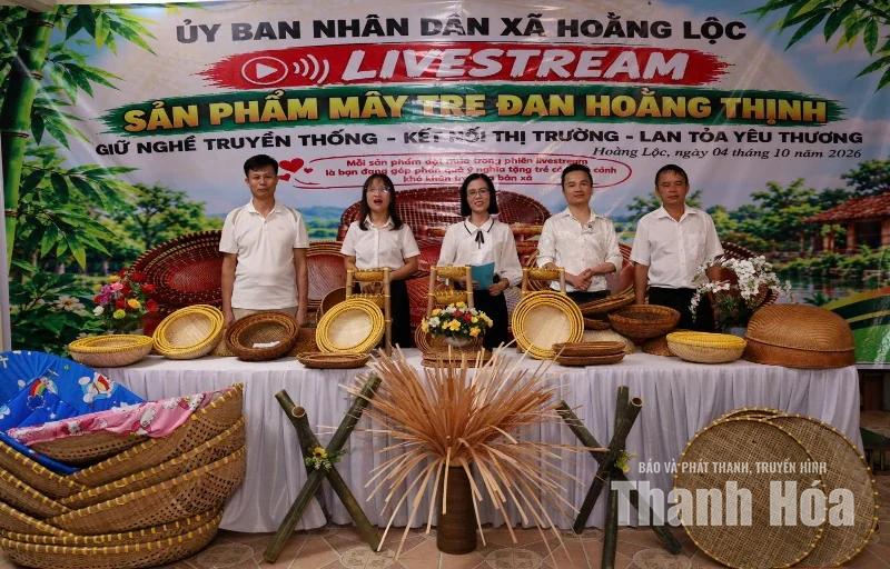 Đưa sản phẩm làng nghề “lên sóng” - trao gửi món quà yêu thương