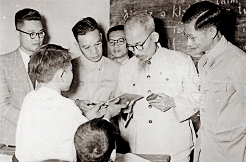 Ngày này năm xưa (19/10): Bác Hồ ca ngợi “Phụ nữ Việt Nam ta thật là anh hùng”
