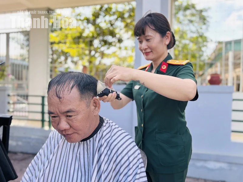 Phụ nữ lực lượng vũ trang Thanh Hóa - Xây dựng hệ giá trị mới (Bài 1): Nhiều màu áo, một yêu thương