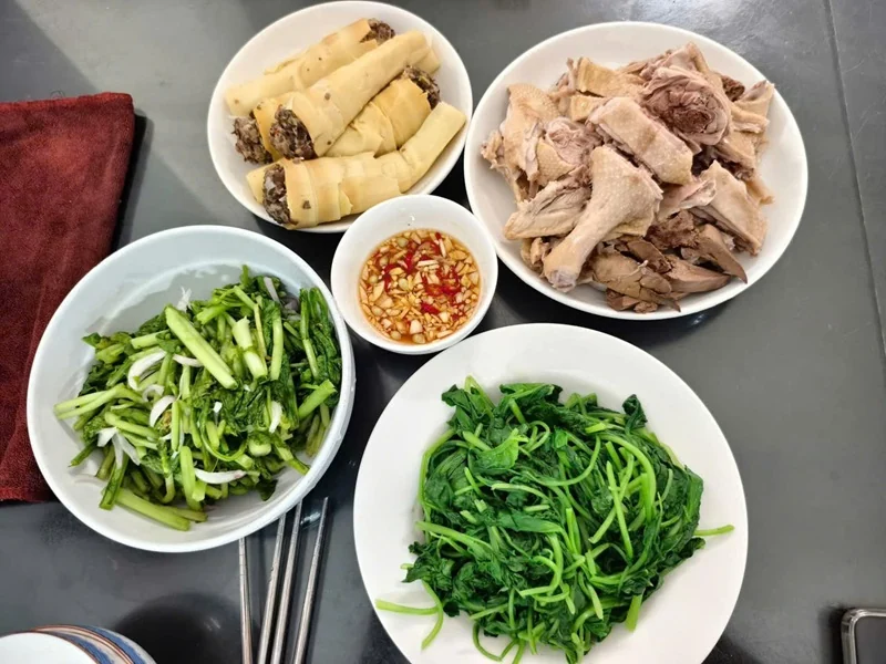 Người giữ lửa trong mỗi nếp nhà