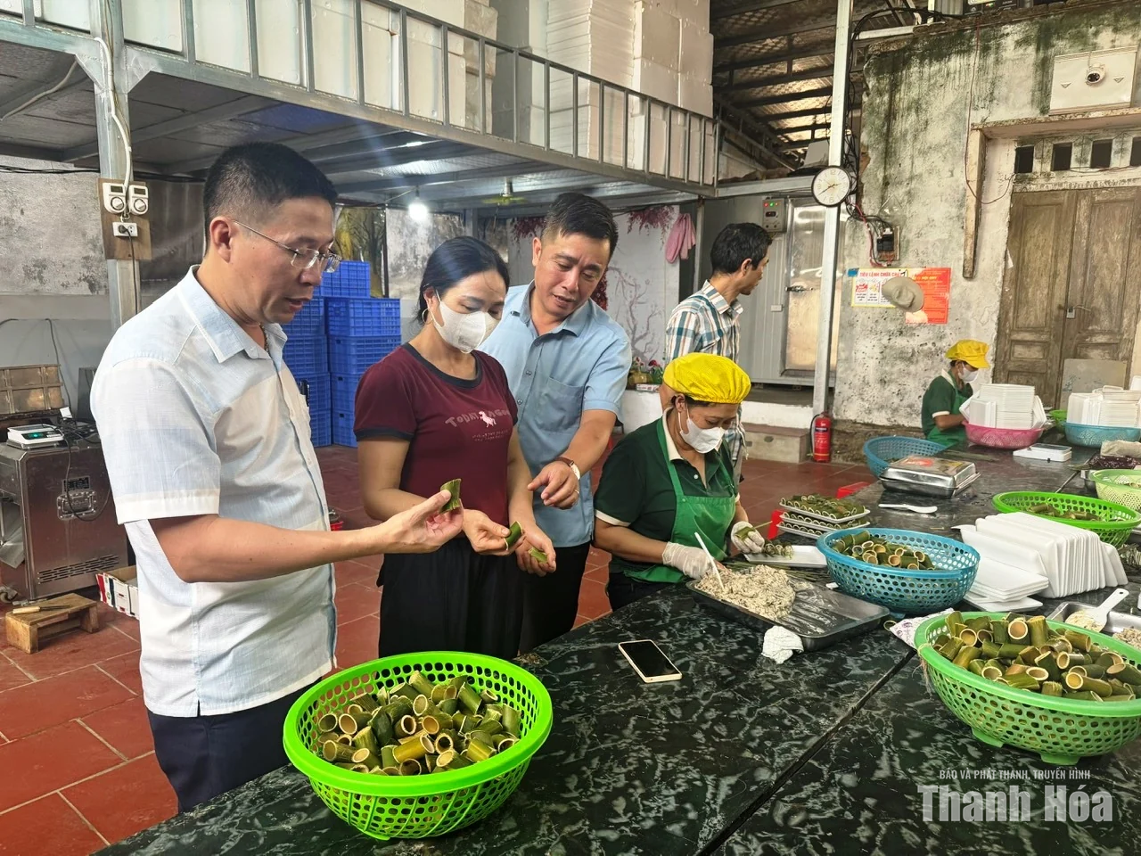 Xây dựng thương hiệu cho sản phẩm chả ốc nhồi ống lam Đồng Xanh