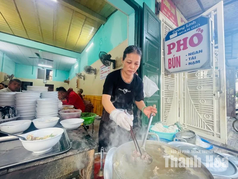 Phố thơm mùi phở