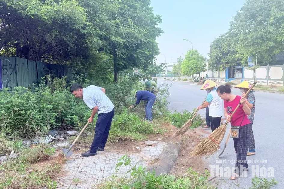 Người dân Ngọc Giao chung tay vệ sinh môi trường, phòng chống sốt xuất huyết