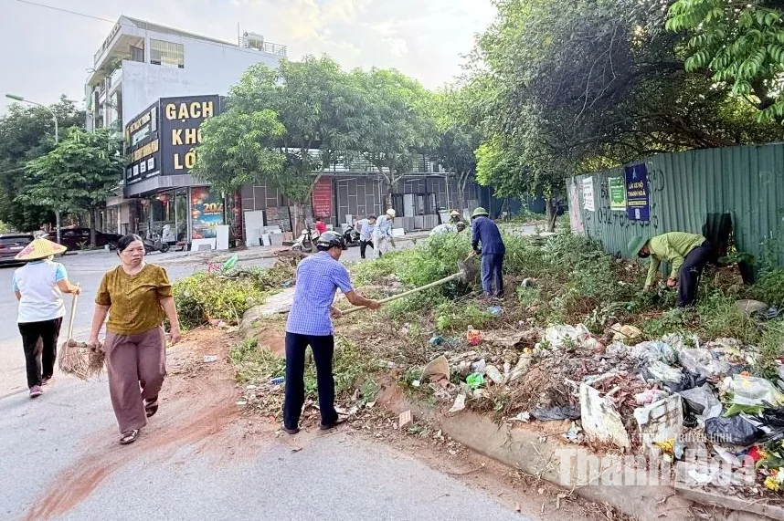 Người dân Ngọc Giao chung tay vệ sinh môi trường, phòng chống sốt xuất huyết