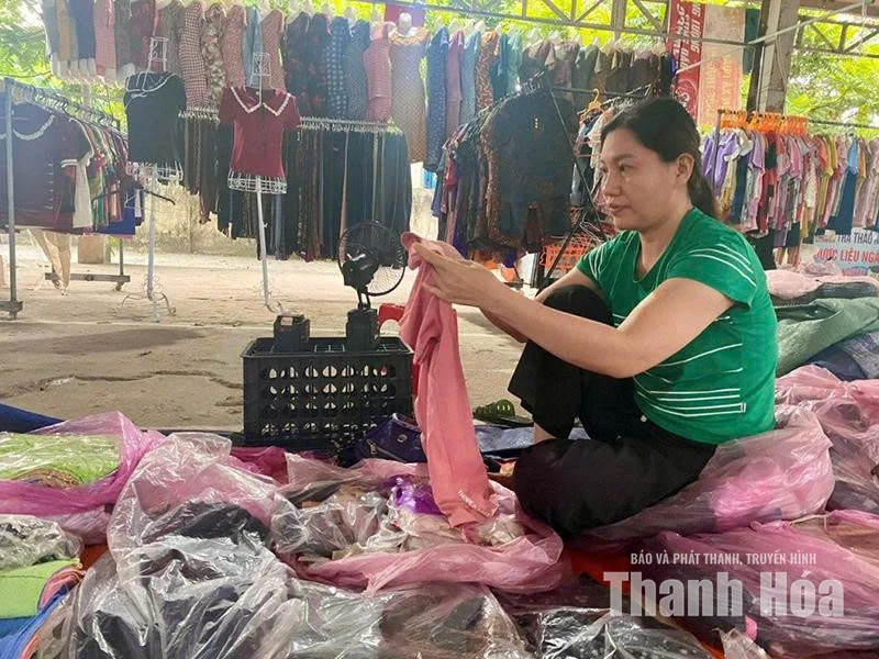 Chợ truyền thống - từ nỗi lo “lỗi thời” đến “điểm hẹn” văn hóa