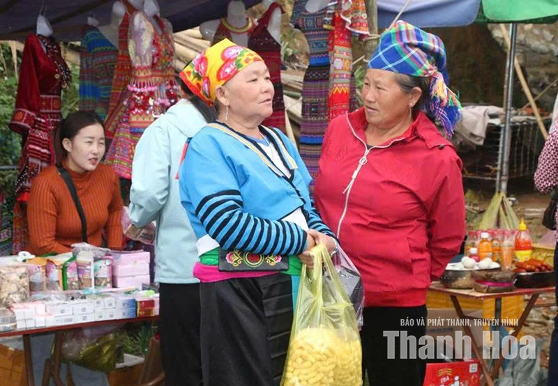 Chợ truyền thống - từ nỗi lo “lỗi thời” đến “điểm hẹn” văn hóa
