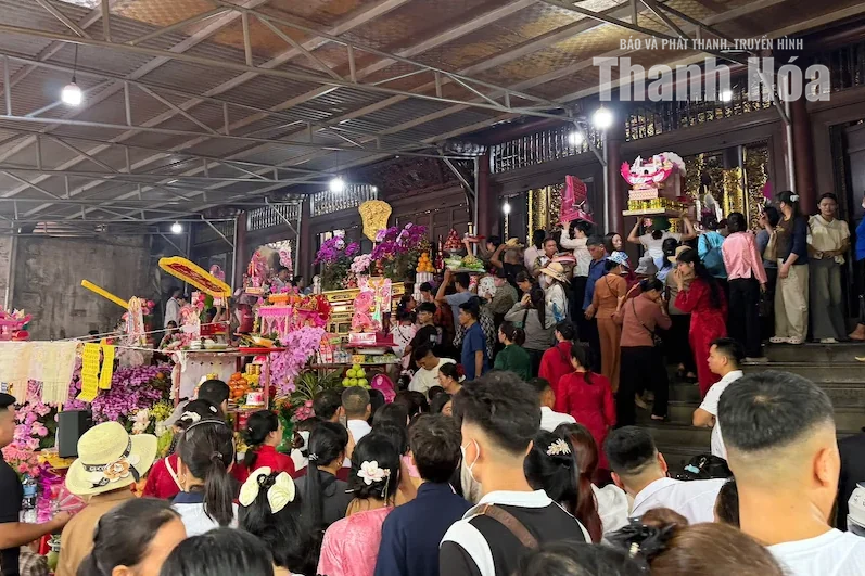 Đền Chín Giếng thu hút hàng nghìn du khách mỗi ngày 