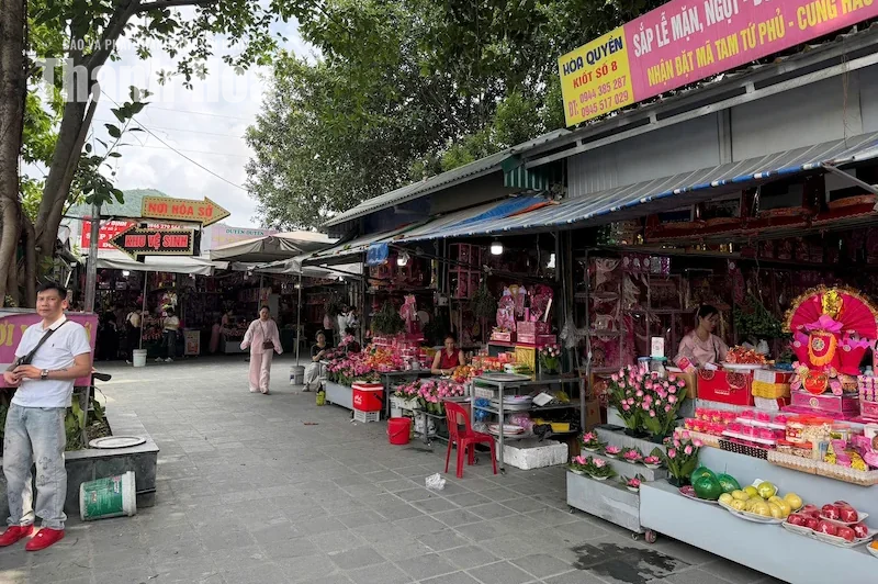 Đền Chín Giếng thu hút hàng nghìn du khách mỗi ngày 