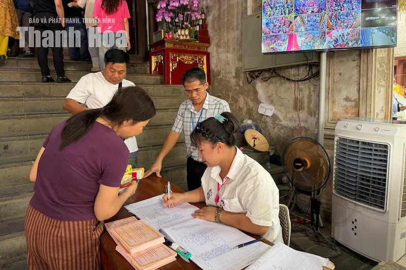 Đền Chín Giếng thu hút hàng nghìn du khách mỗi ngày 