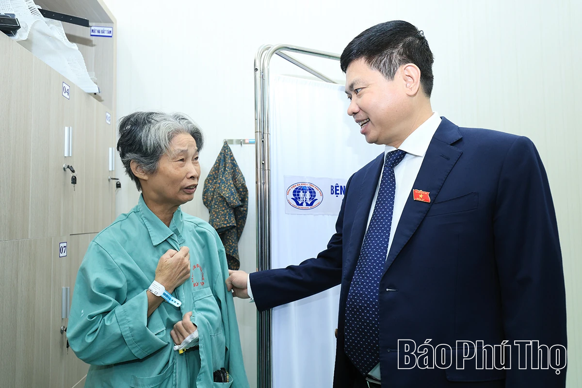 Bí thư Tỉnh ủy Trương Quốc Huy thăm, chúc mừng kỷ niệm 60 năm Ngày thành lập Bệnh viện Đa khoa tỉnh Phú Thọ