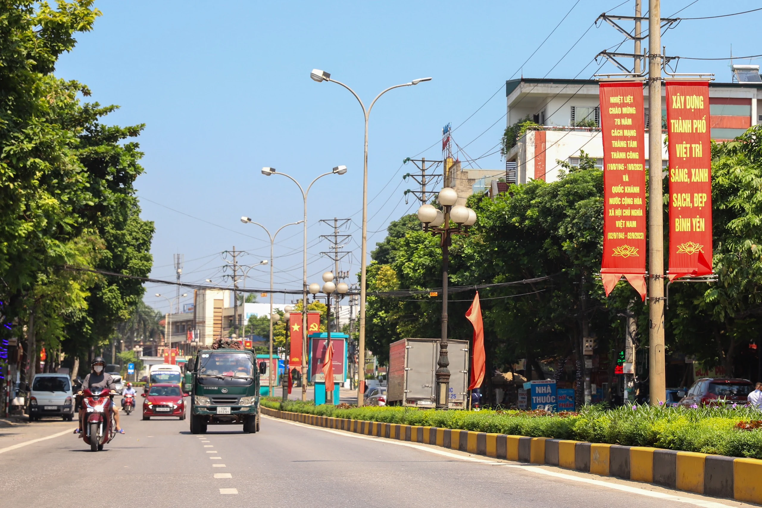 Rực rỡ cờ sao mừng Quốc khánh