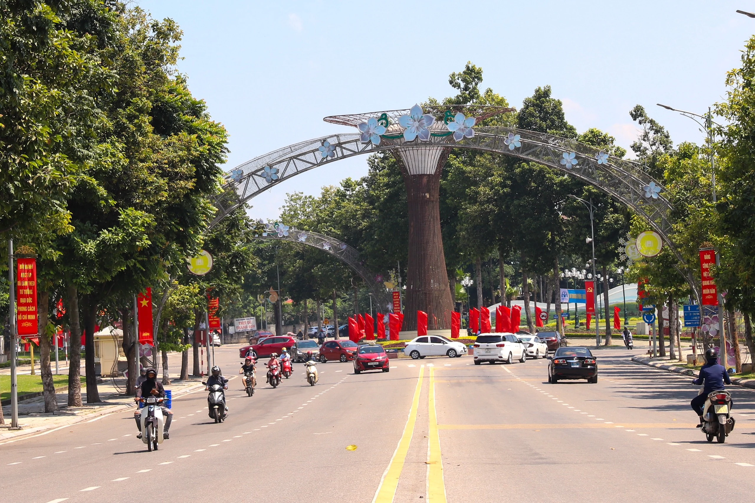 Rực rỡ cờ sao mừng Quốc khánh