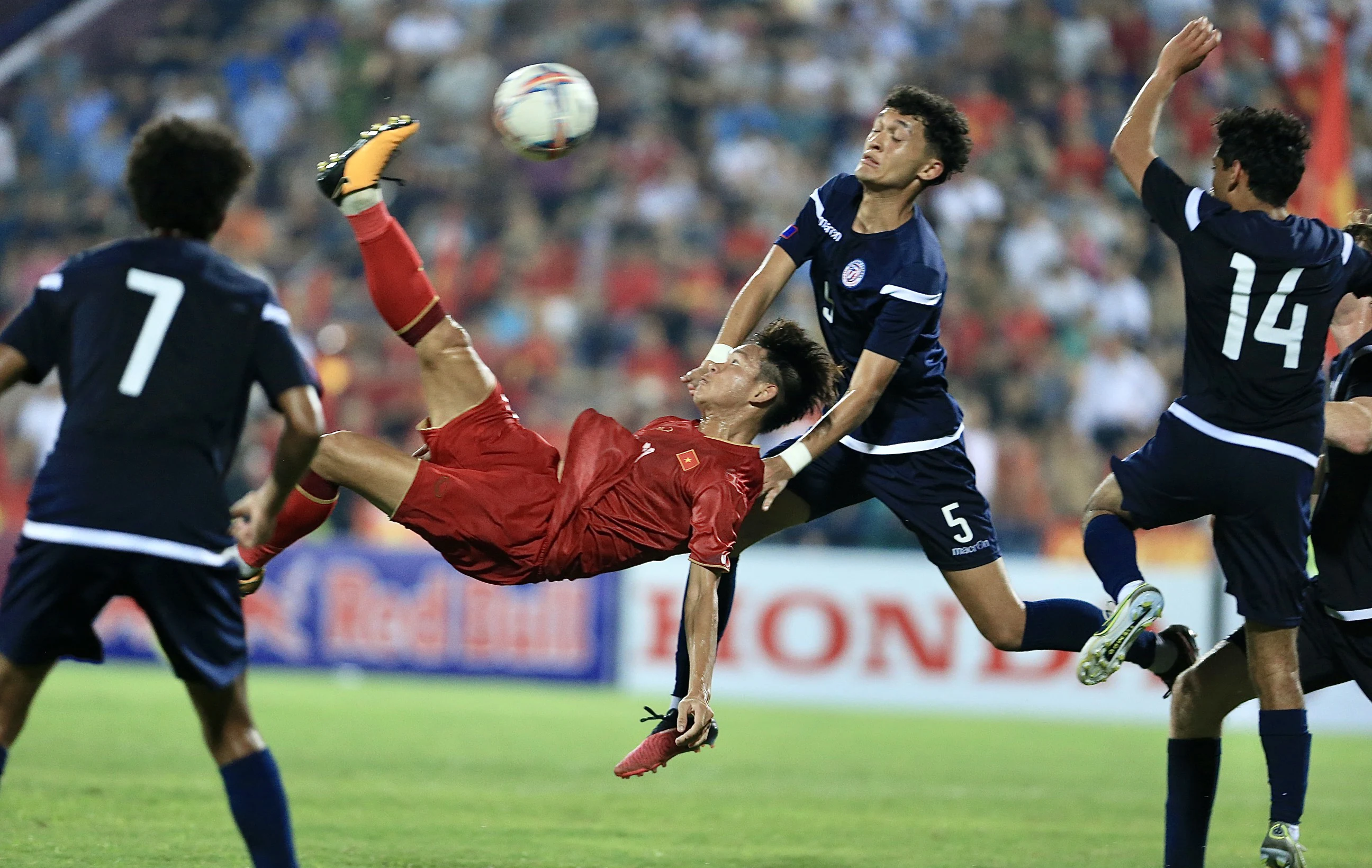 Những hình ảnh đẹp tại Bảng C - Vòng loại Giải Bóng đá U23 Châu Á