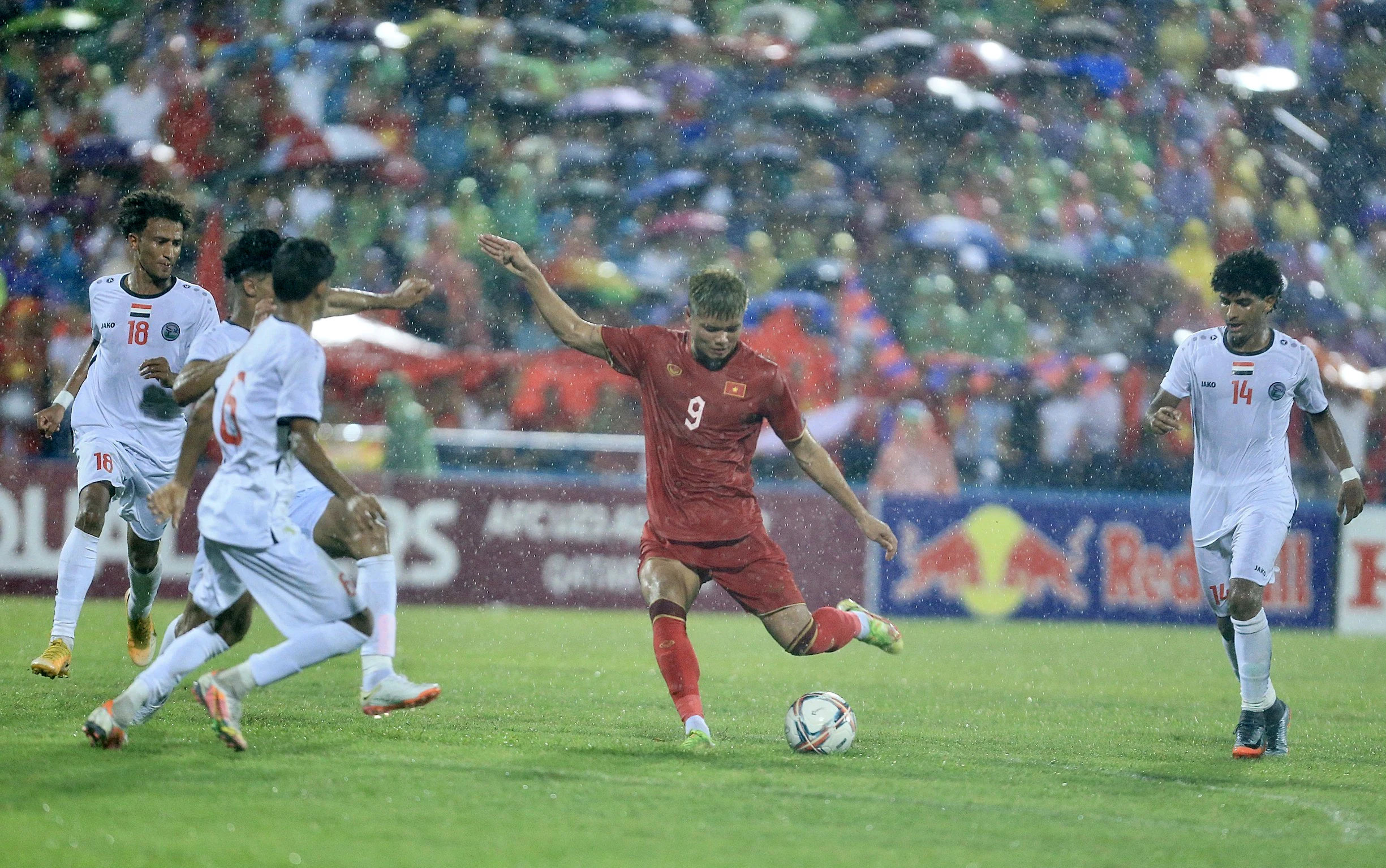 Những hình ảnh đẹp tại Bảng C - Vòng loại Giải Bóng đá U23 Châu Á