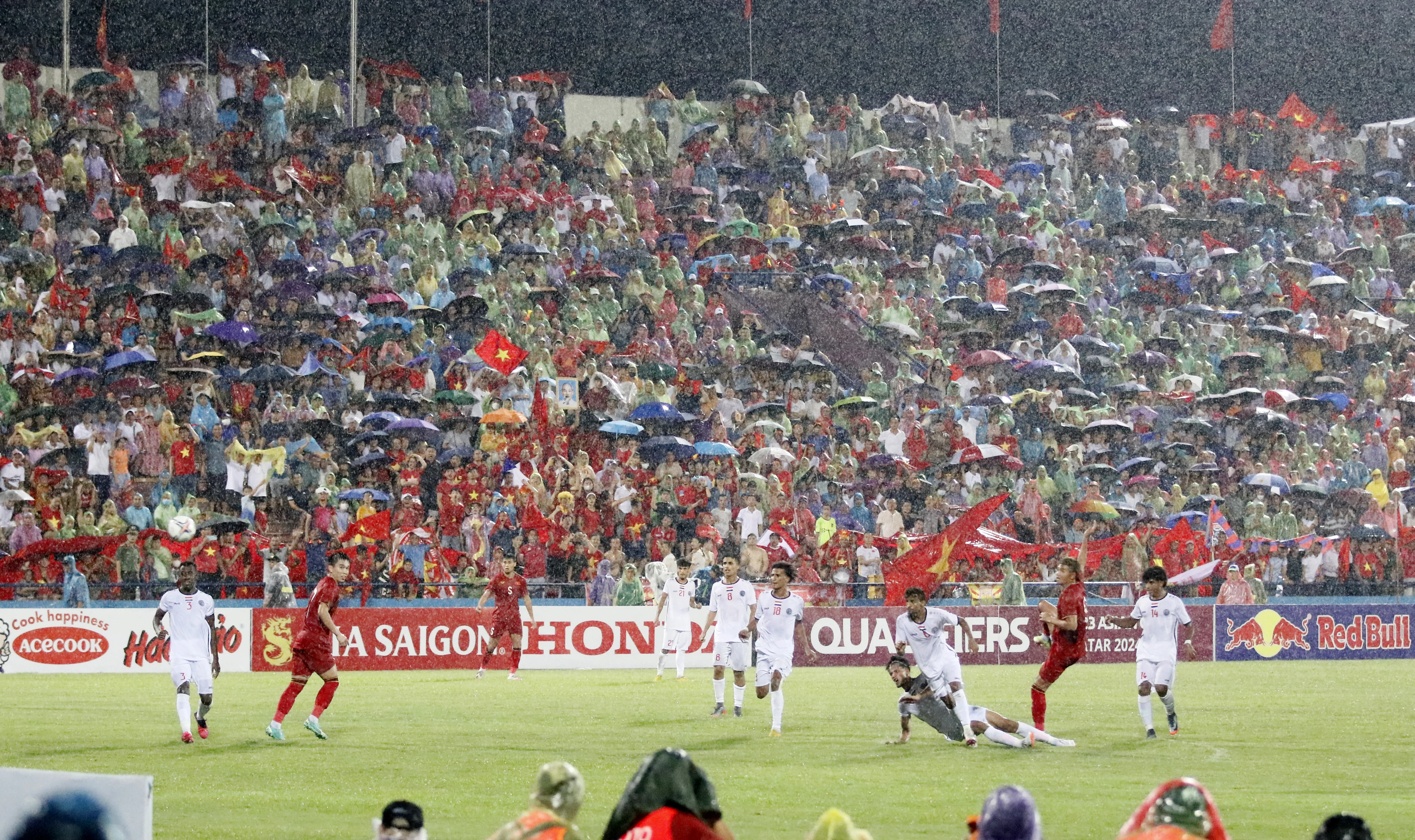 Những hình ảnh đẹp tại Bảng C - Vòng loại Giải Bóng đá U23 Châu Á