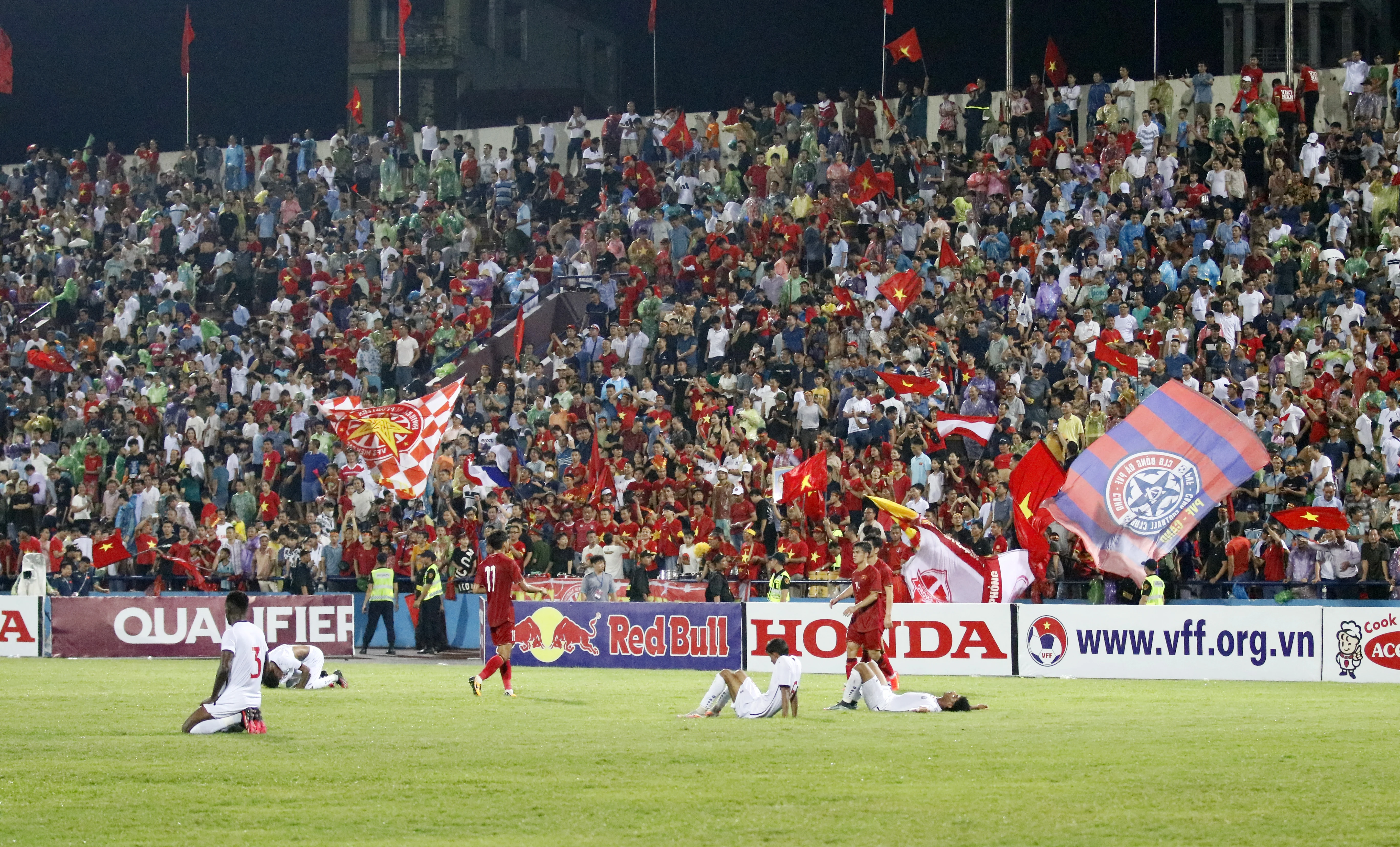 Những hình ảnh đẹp tại Bảng C - Vòng loại Giải Bóng đá U23 Châu Á