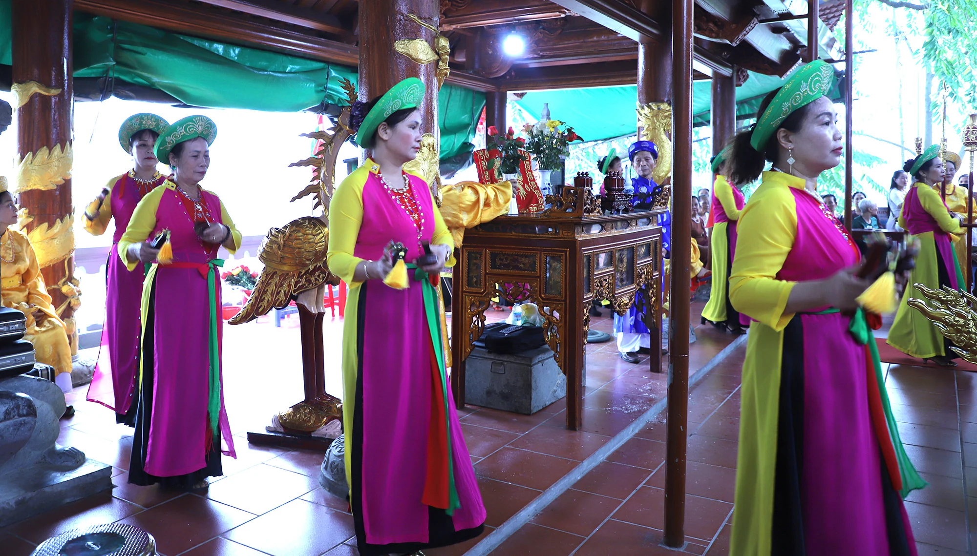 Về Bạch Hạc xem lễ hội truyền thống