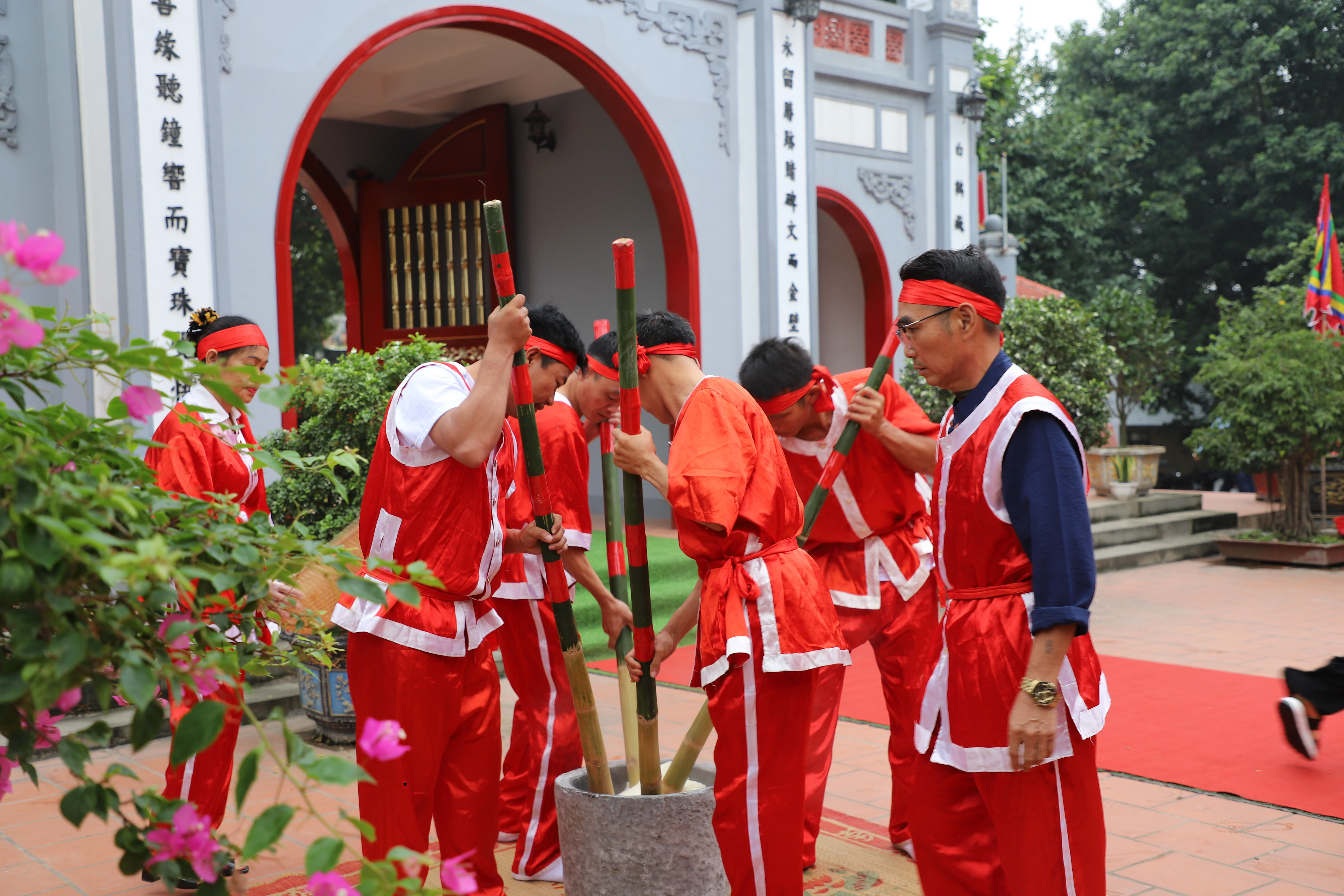 Về Bạch Hạc xem lễ hội truyền thống