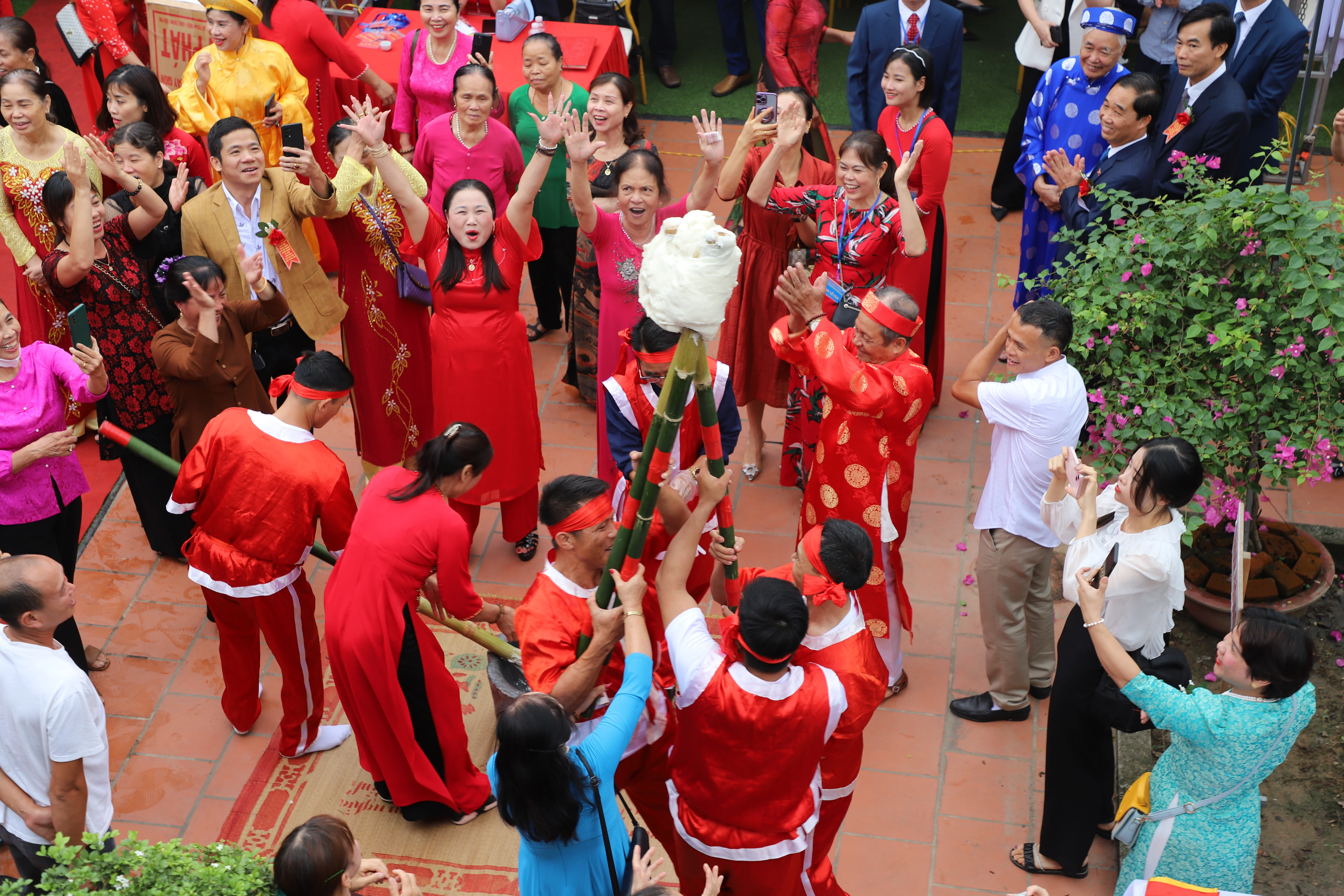 Về Bạch Hạc xem lễ hội truyền thống