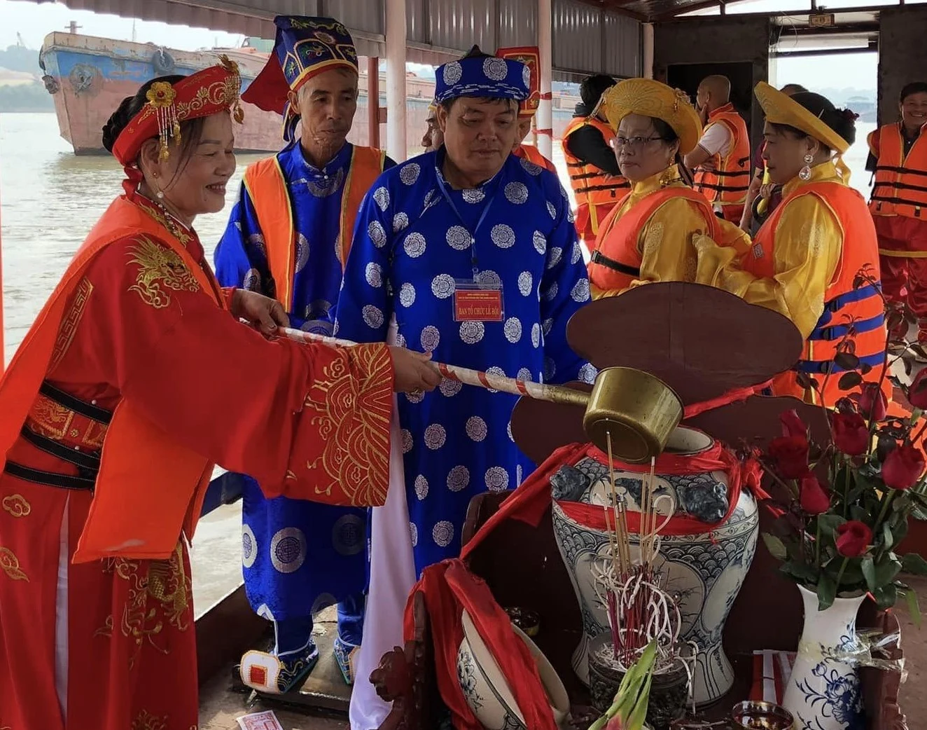 Về Bạch Hạc xem lễ hội truyền thống