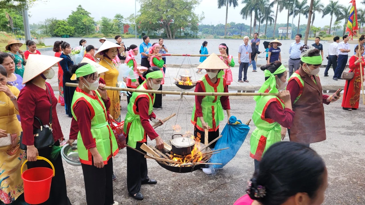 Về Bạch Hạc xem lễ hội truyền thống