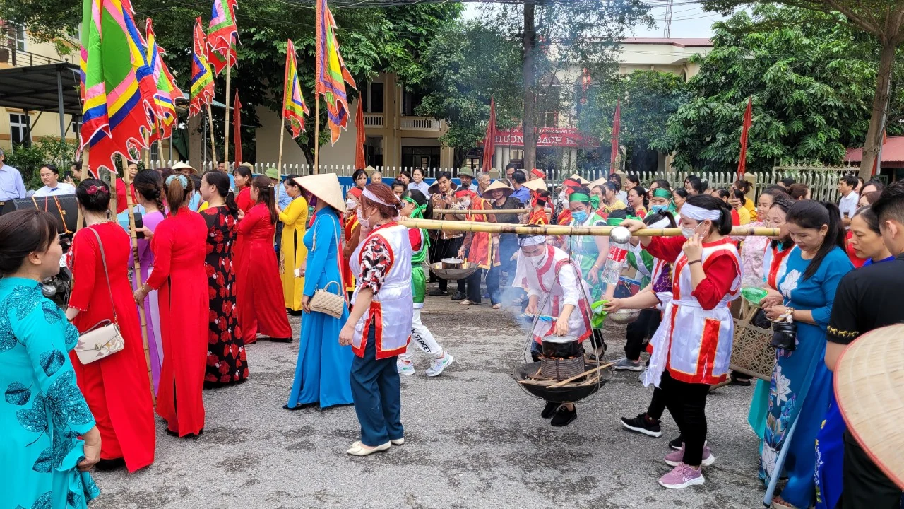 Về Bạch Hạc xem lễ hội truyền thống