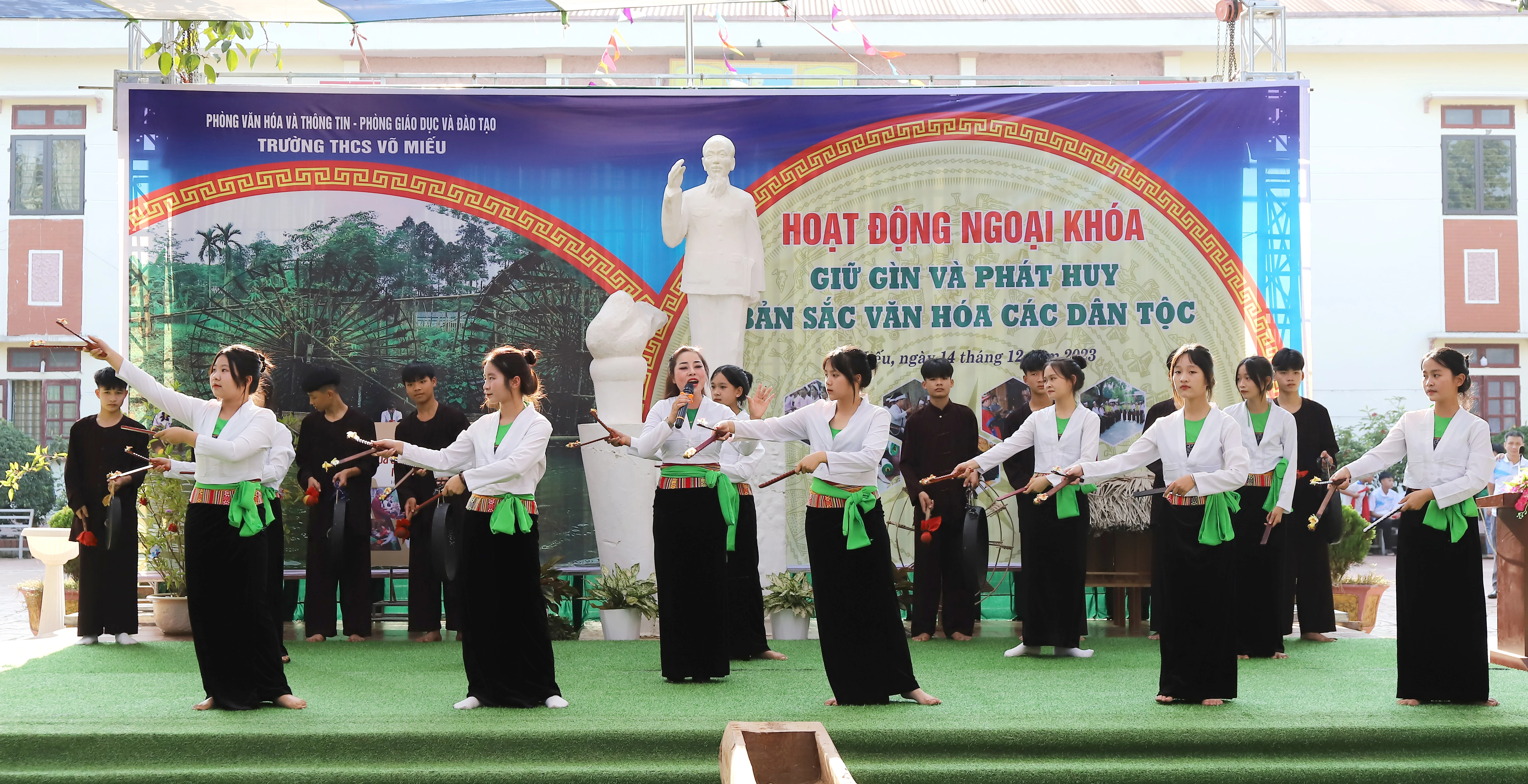 Sắc màu văn hóa Mường