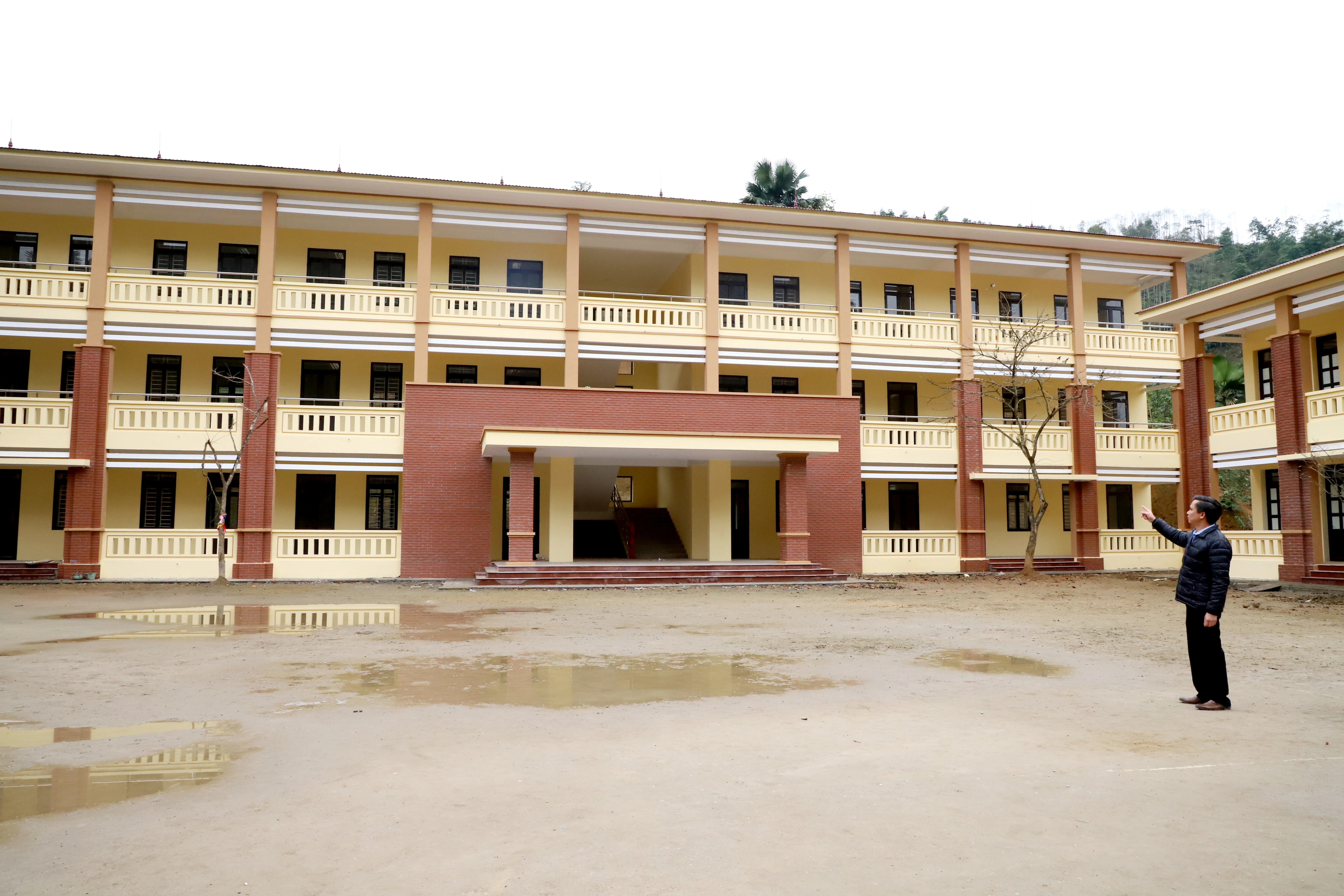 Trung Sơn đi lên từ khó khăn